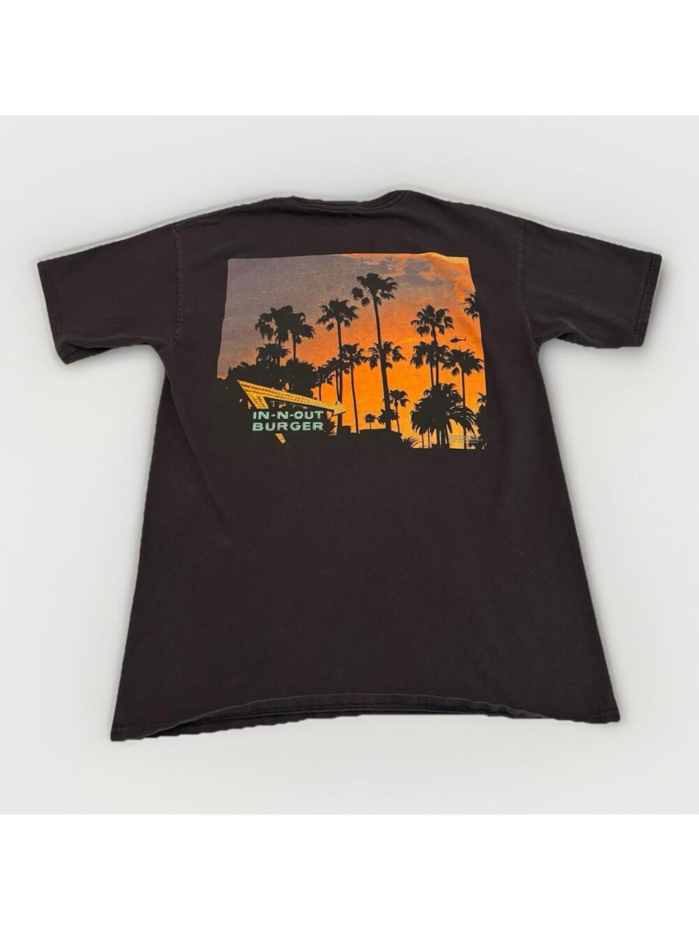 In-N-Out Burger Souvenir California Sunset T Shirt Size Medium